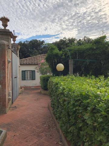 Room In Villa -Livorno - Montenero Bagian luar foto